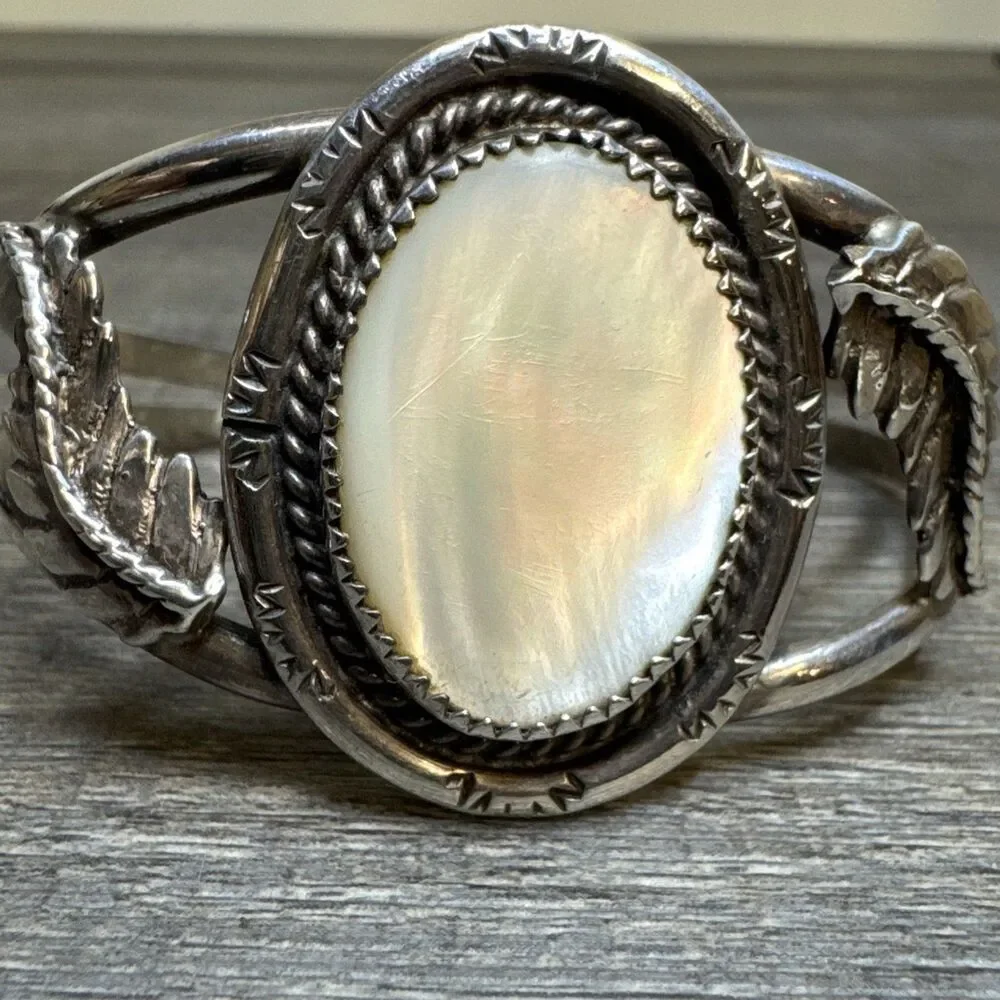 Amazing Vtg Navajo Sterling Silver Leaf Cuff Bracelet Mother of Pearl Native